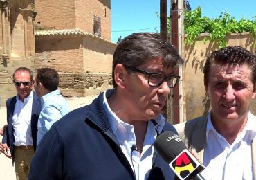 Entrevista de Arturo Aliaga con Carme Forcadell y registro de solicitud de comparecencia en el Parlamento de Cataluña