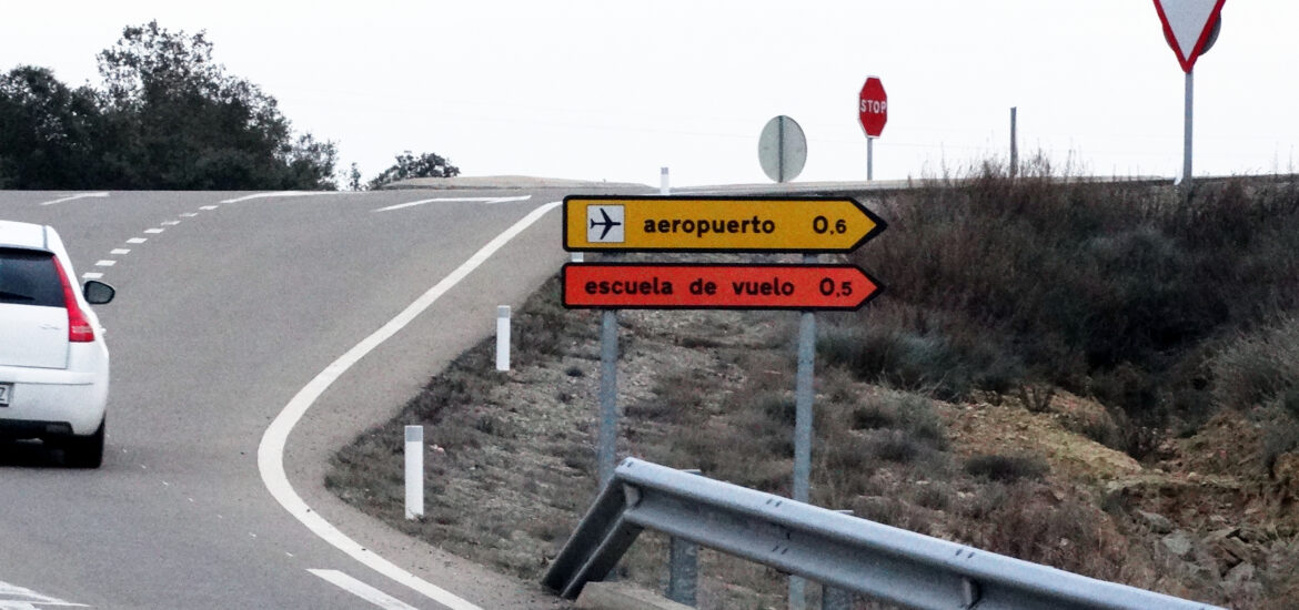 El PAR oscense respalda la propuesta de la plataforma Huesca-Suena para acoger una escuela de pilotos en el aeropuerto